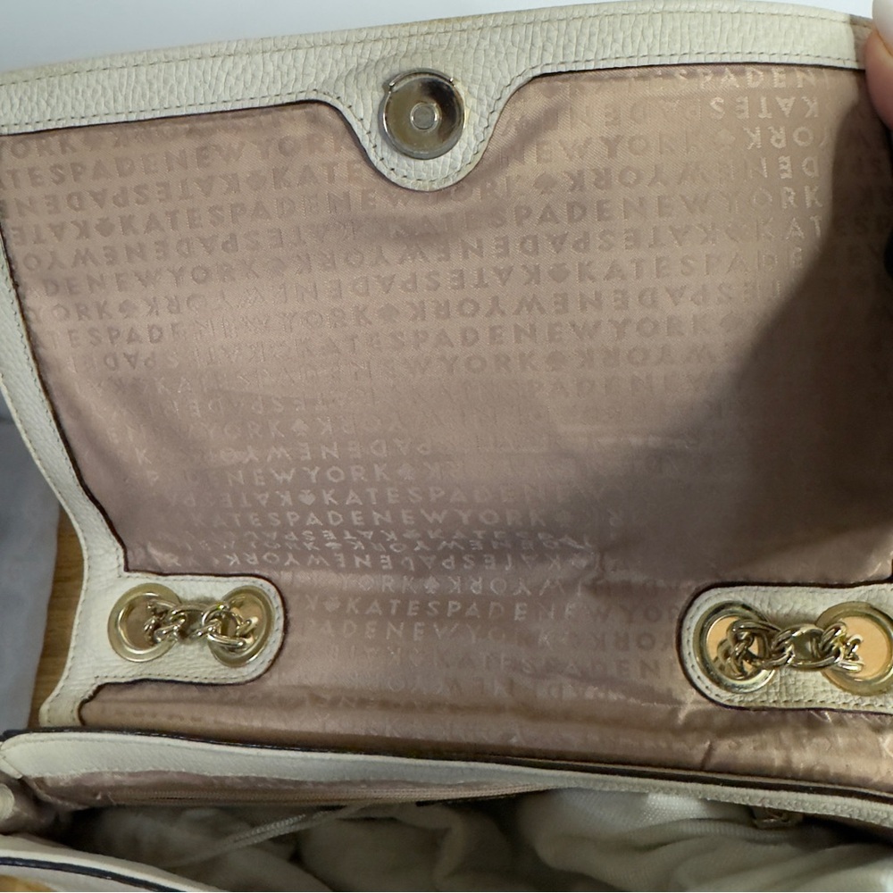 Kate Spade Cream Crossbody Bag, Adjustable straps, Gold Chain & Hardware - Picture 5 of 9